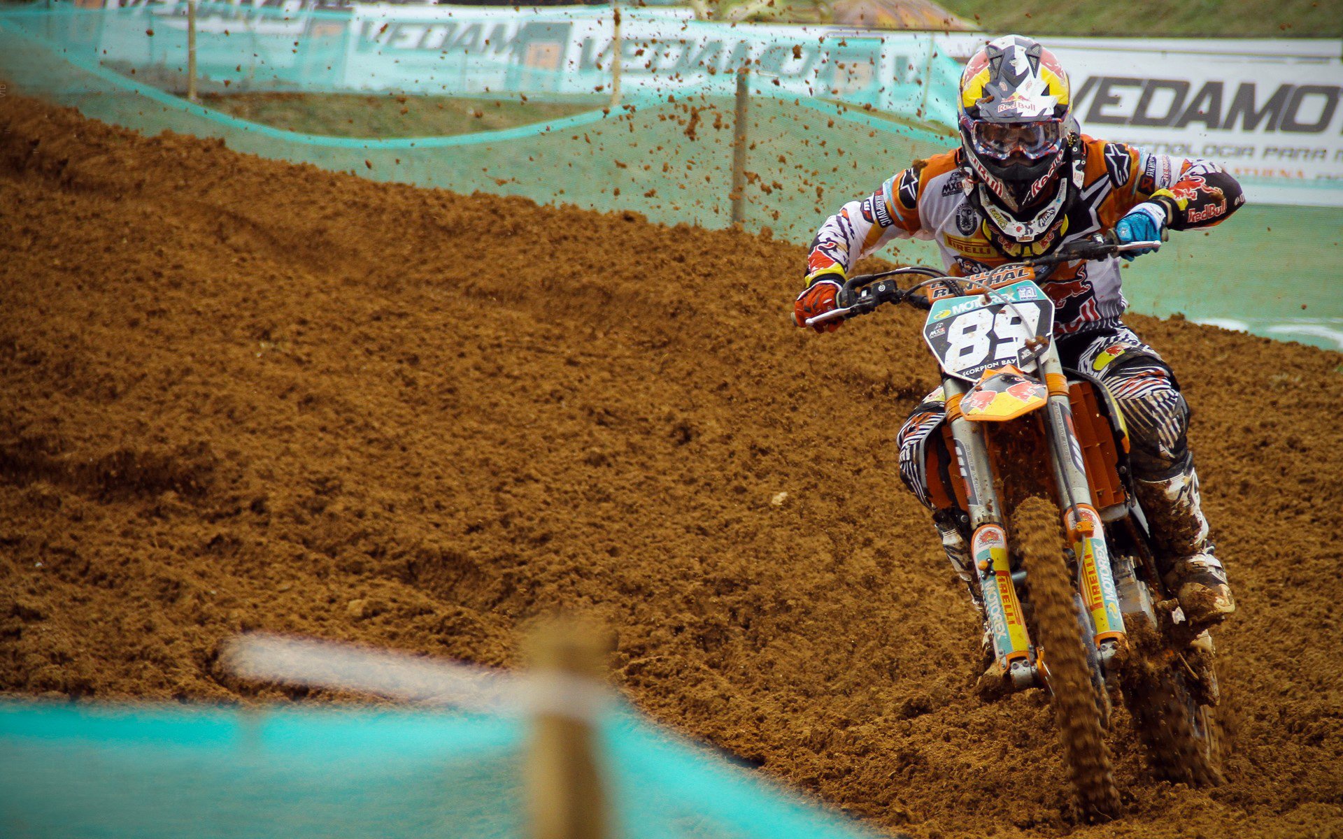 开云足球直播-东决关键战焦点战，猛龙踏平步行者，书写历史新篇章