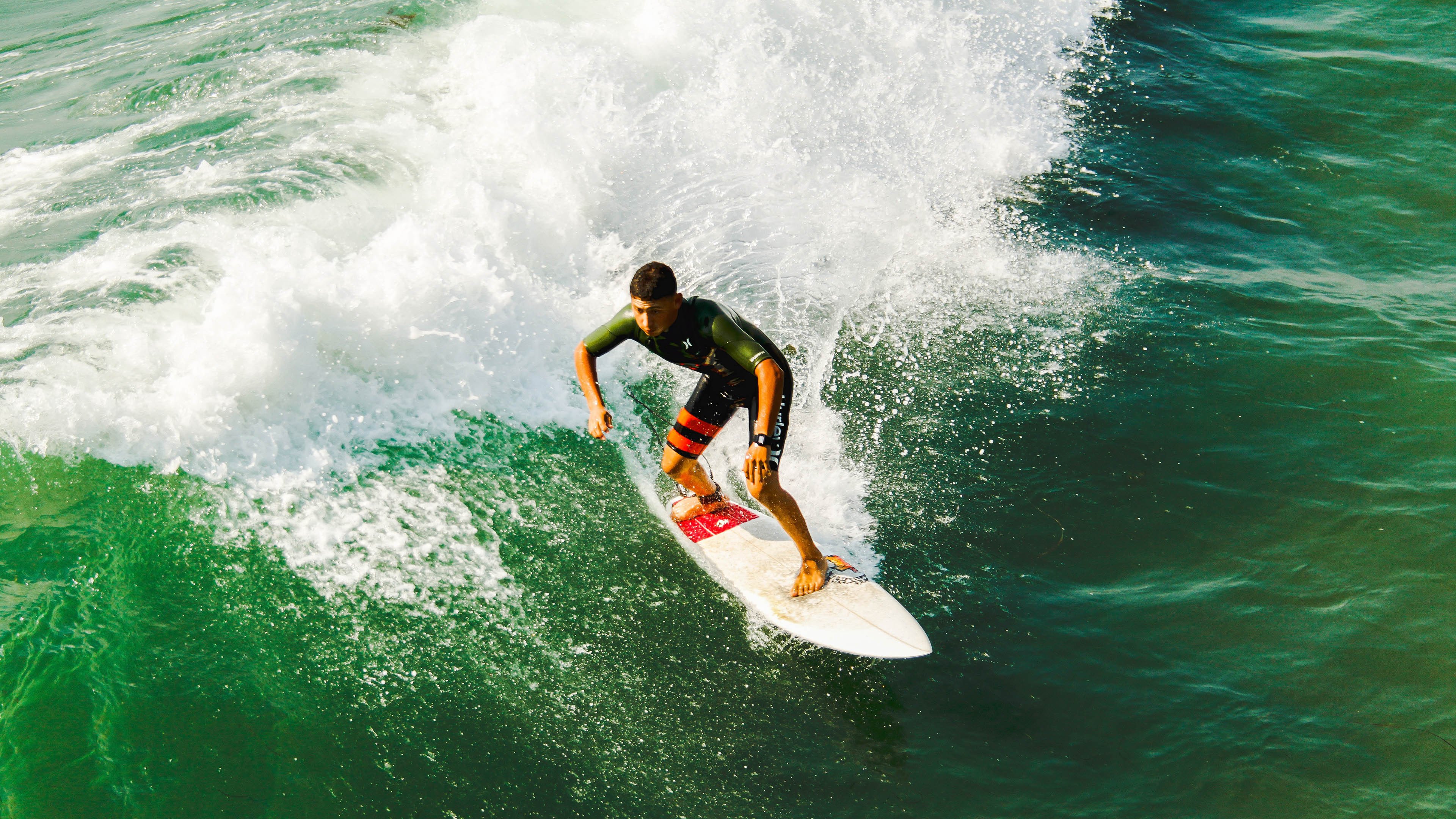 赛道上的绝对主宰,勒克莱尔状态火热,梅赛德斯完胜雷诺车队